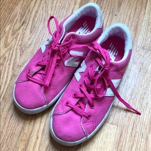 New Balance girls tennis shoe